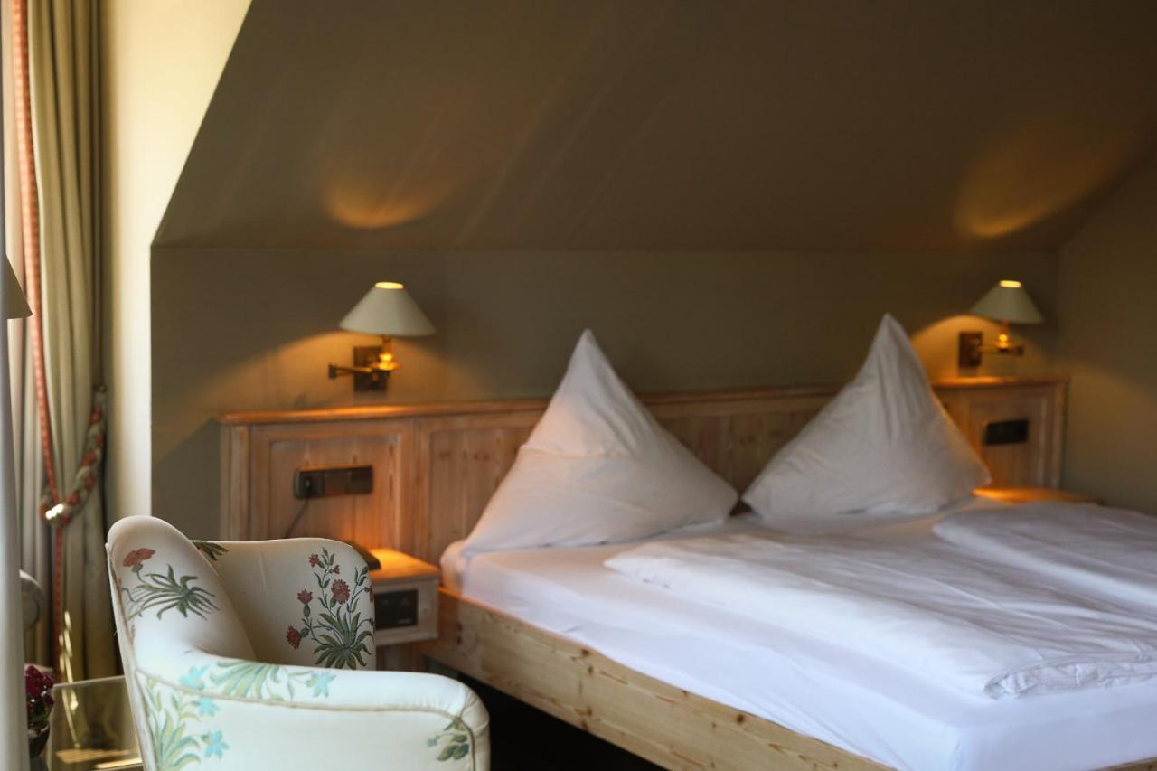 Hotel Restaurant Krone Hayna  エクステリア 写真